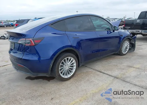 2023 Tesla Model Y Awd/Long Range Dual Motor All-Wheel Drive z USA, uszkodzony, nr VIN 7SAYGDEEXPA147884